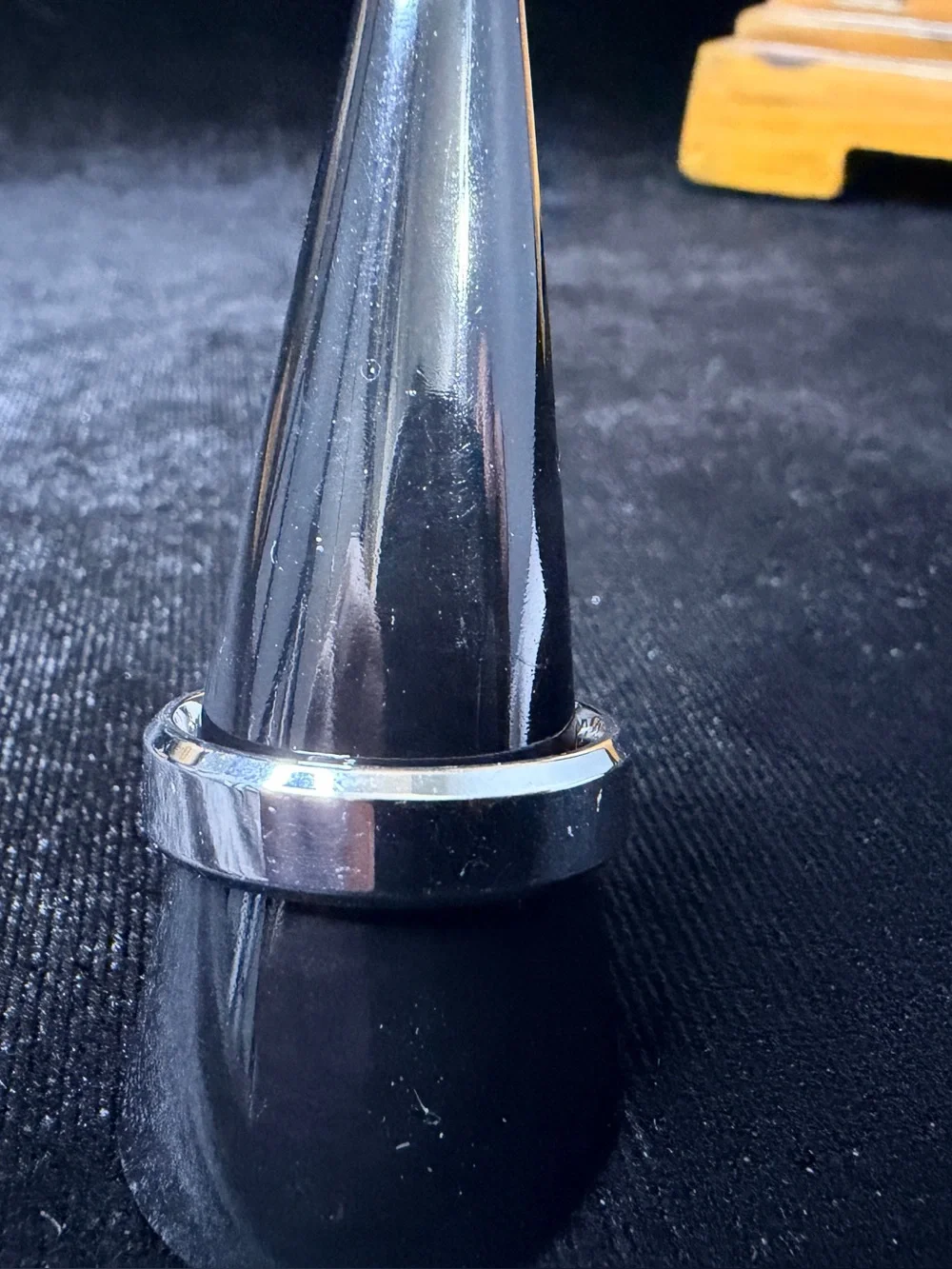 Sleek Men’s Stainless Steel Band. Size 10 6mm wide.